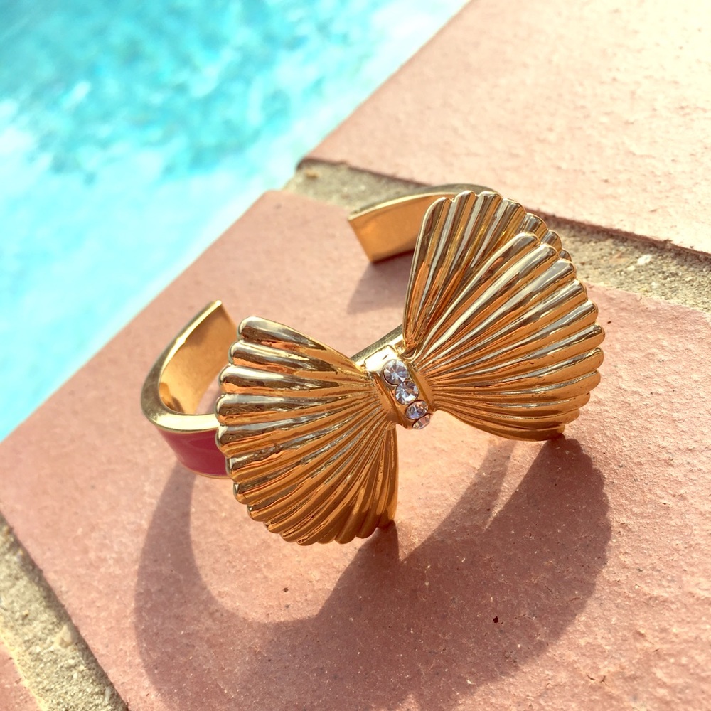 Lilly Pulitzer shell bow bracelet. EUC. Sz: Small